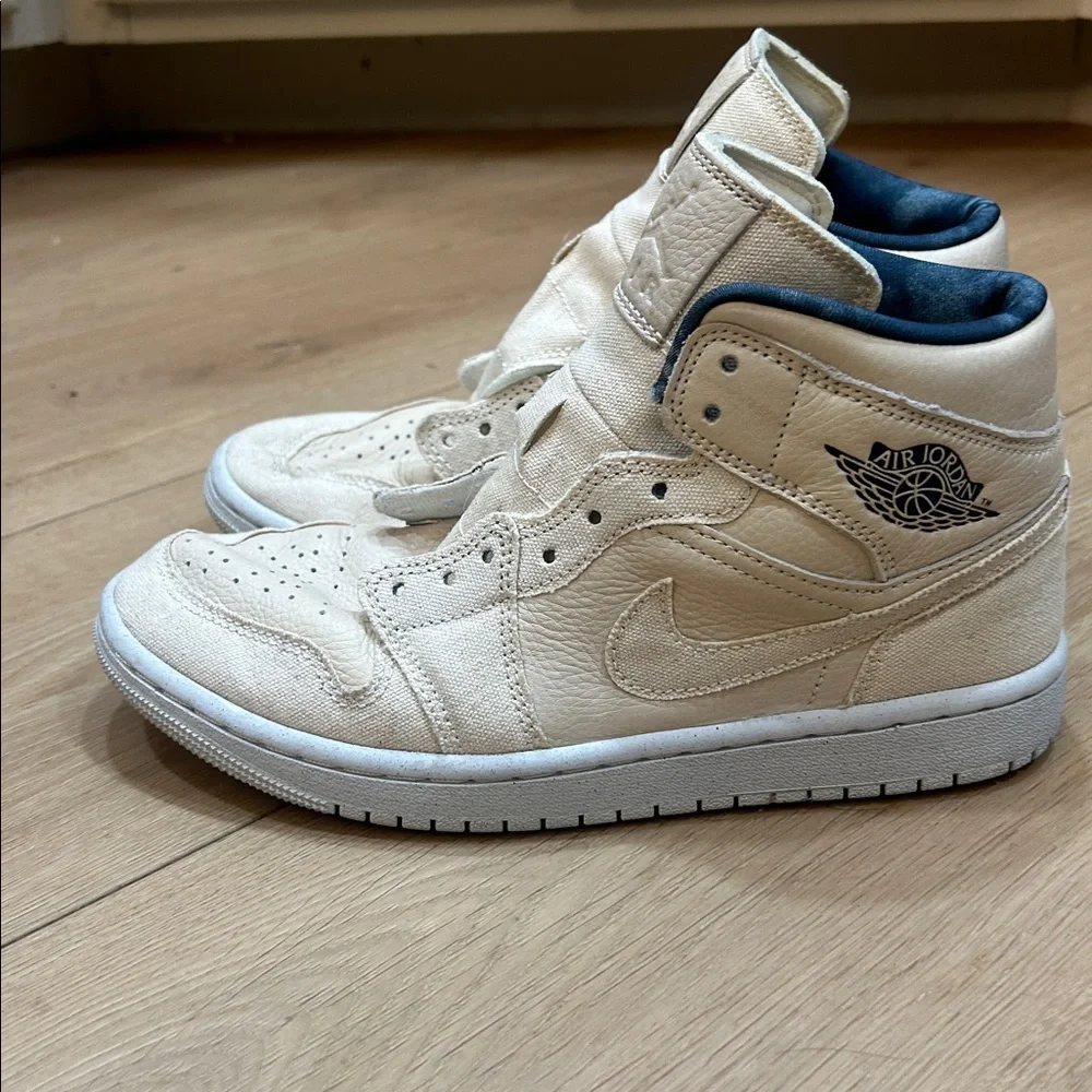 Nike Jordan Mids Size 7